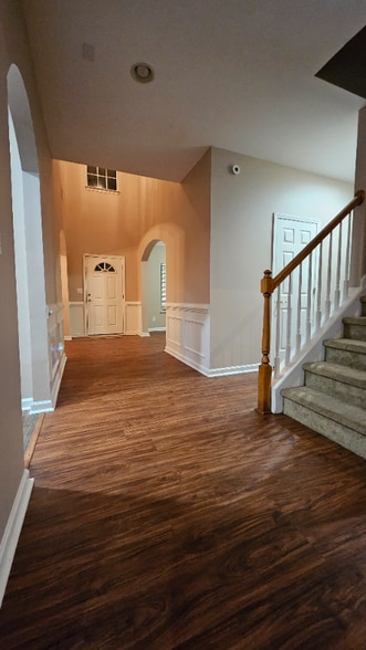 Building Photo - 518 Winter View Way