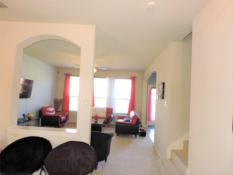 Building Photo - 340 Turquoise Dr