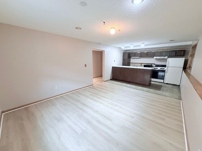 Building Photo - Versatile Oakdale Home Featuring 2 Kitchens, Sun Deck & Mother-in-Law Suite!
