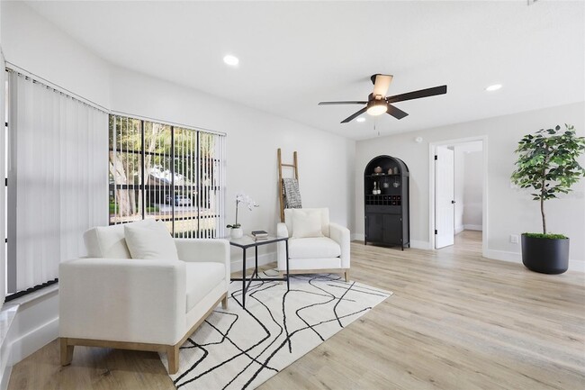 Building Photo - 645 Rosemere Cir