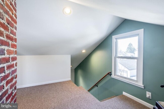 Building Photo - 106 Linderman Ave