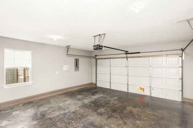 Building Photo - 733 Hollandale Rd