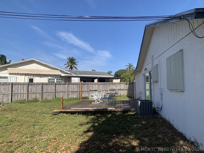 Building Photo - 212 NW 41st Ct