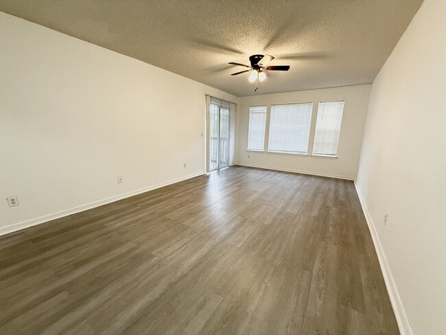 Building Photo - 1033 S Hiawassee Rd