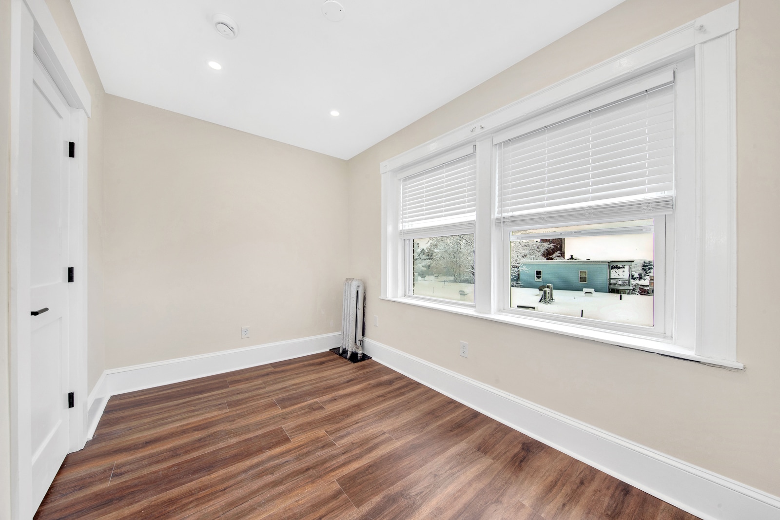 Building Photo - 105 School St