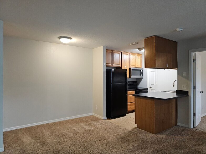 Building Photo - 540 Golden Raintree Pl