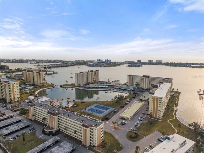 Building Photo - 4775 Cove Cir