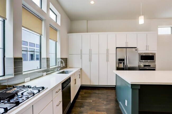 Building Photo - 2106 Colorado St