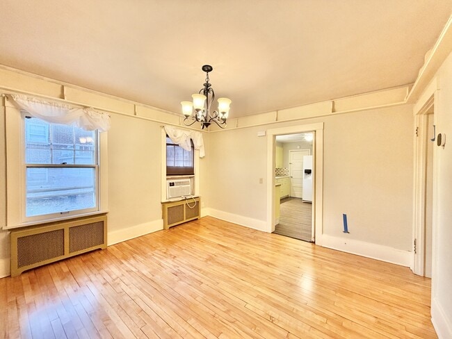 Building Photo - 715 Bushnell St