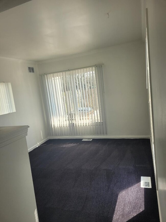 Building Photo - 14980 Monroe Rd