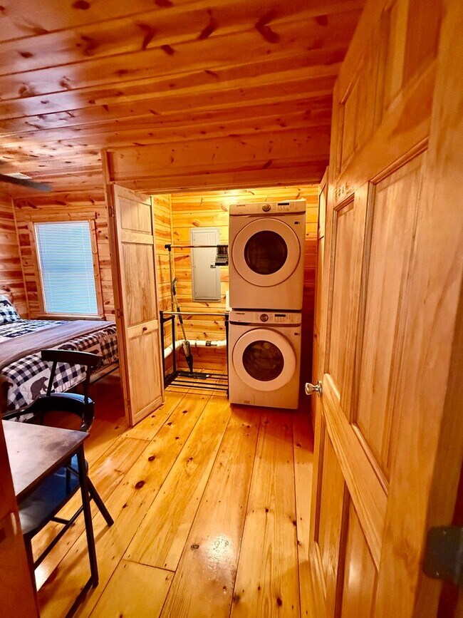 Building Photo - Laurel Oak Cabin