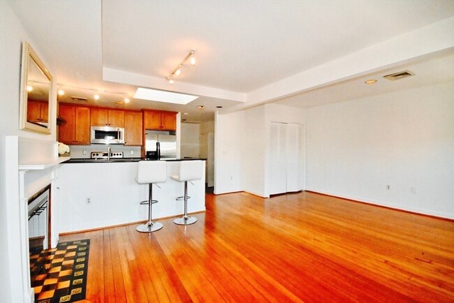 Building Photo - 32 Fairfield St