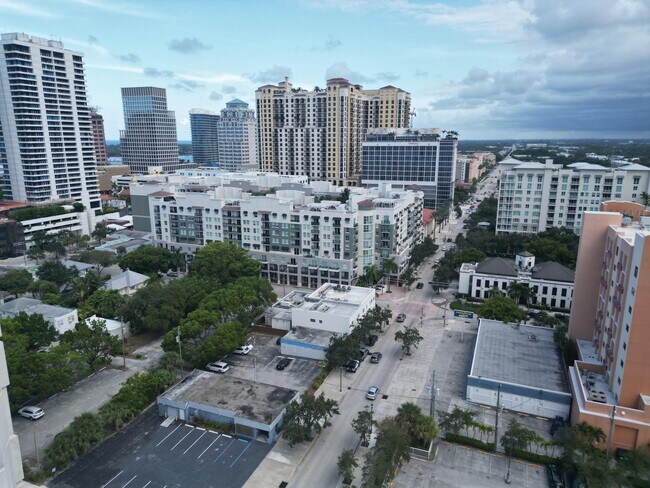 Building Photo - 600 S Dixie Hwy