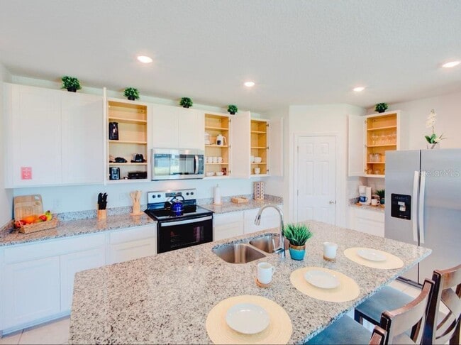 Building Photo - For Rent: Spacious 4 Bed, 2 Bath Home in P...