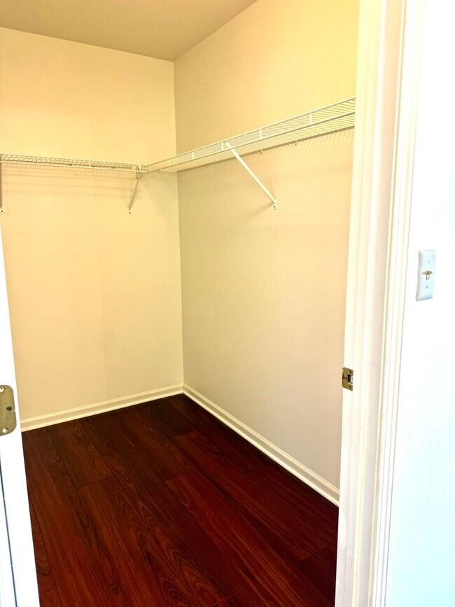 Building Photo - 2341 Timbercrest Ct