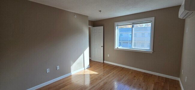 Building Photo - 41 Beatrice St