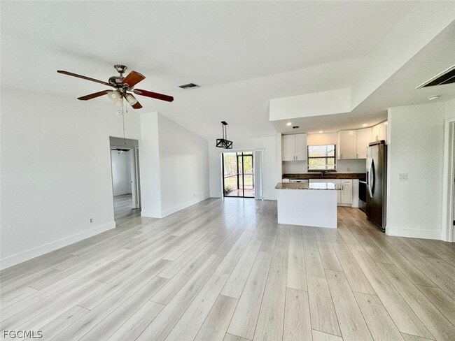 Building Photo - 2013 NE 4th Ter