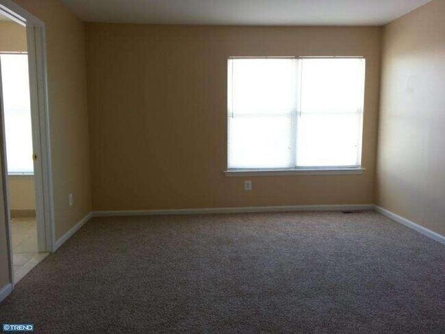 Primary bedroom (15' x 12'6) - 4666 Louise Saint Claire Dr