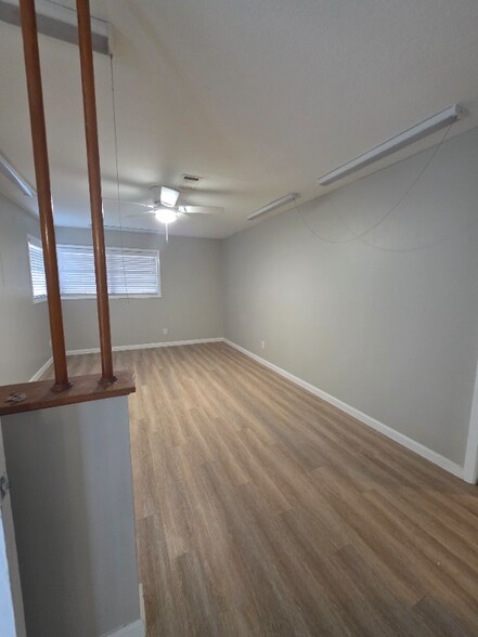 Building Photo - 706 Mark St