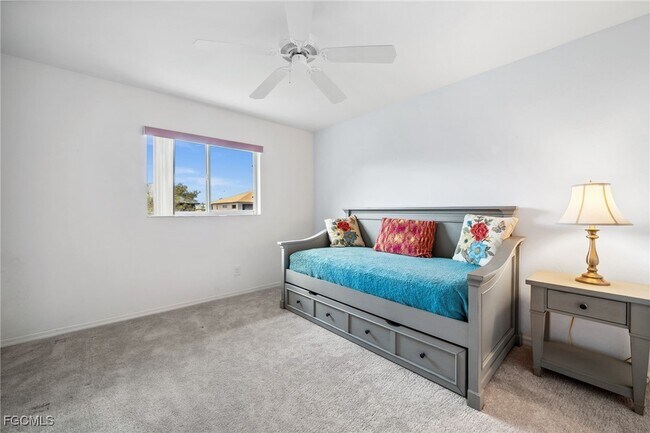 Building Photo - 210 SW 37th Terrace