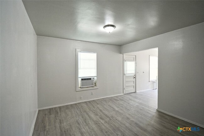 Building Photo - 910 Pine St