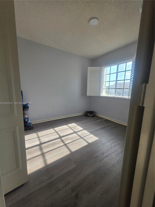 Building Photo - 14055 SW 120th Ct