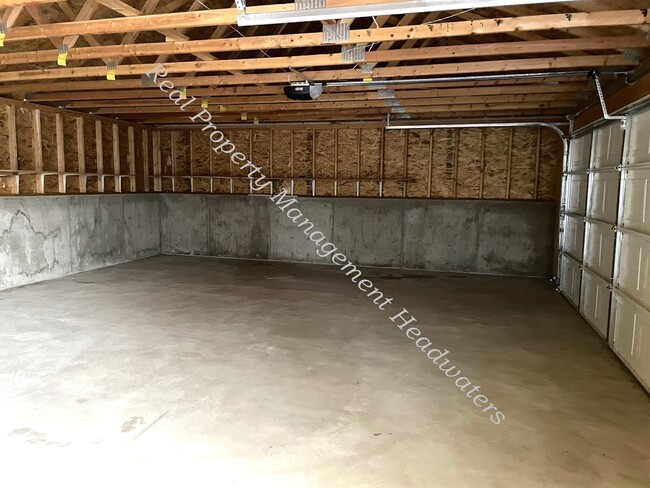 Building Photo - 4 Bedroom 2-1/2 Bath House for Rent