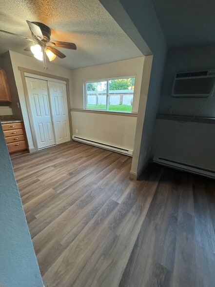 Kitchen - 350 S Poplar Ave