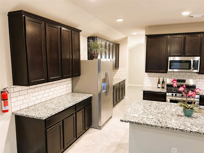 Building Photo - 1402 Central Heights Dr