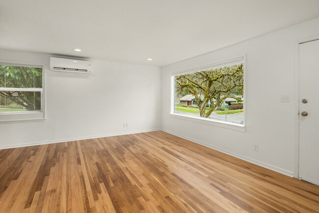 Building Photo - 4732 45th Ave S