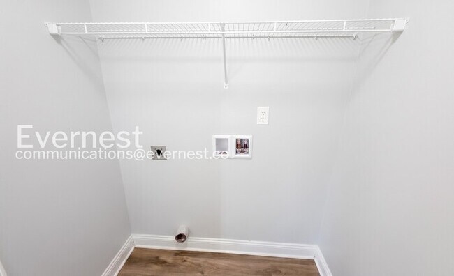 Building Photo - Charming Home with Fenced Yard and Attached Garage | Pet Friendly | Available Soon!