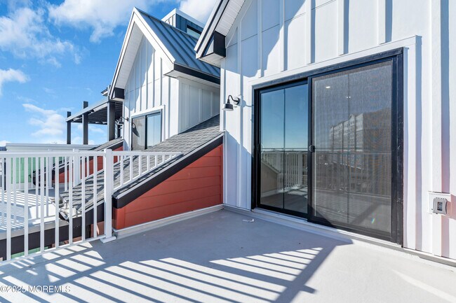 Building Photo - 19 Carr Ave