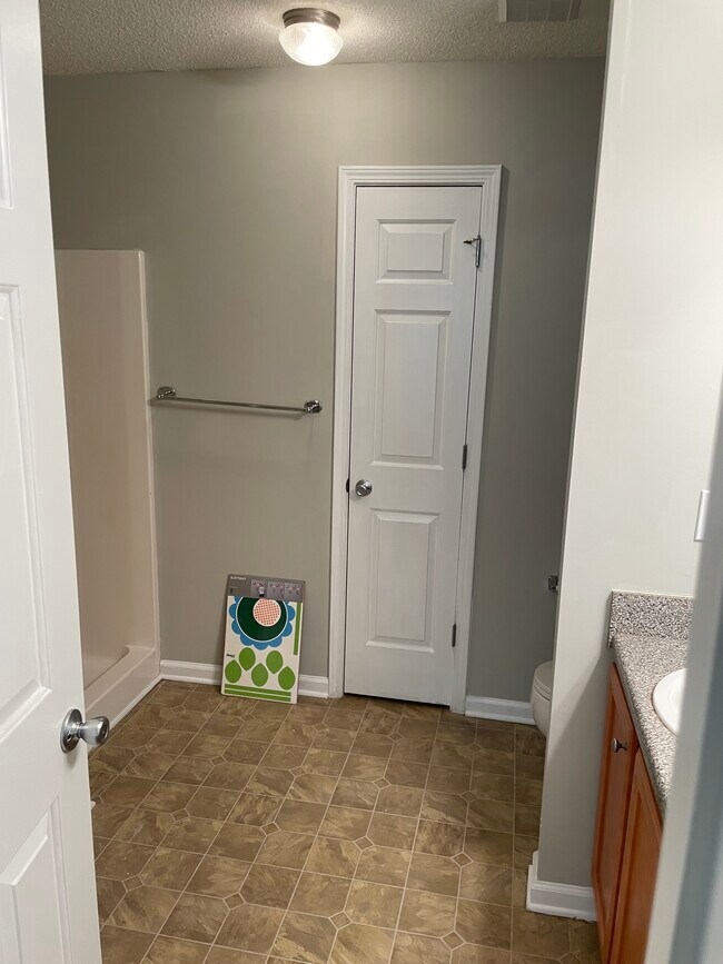 MASTER BATH - 11483 S Glen St