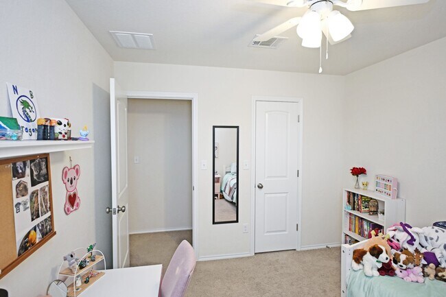 Building Photo - 138 Buttercup Bnd