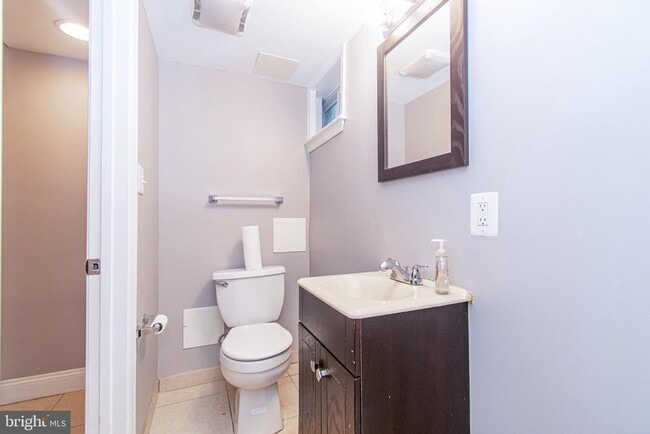 Building Photo - 2039 Hillenwood Rd