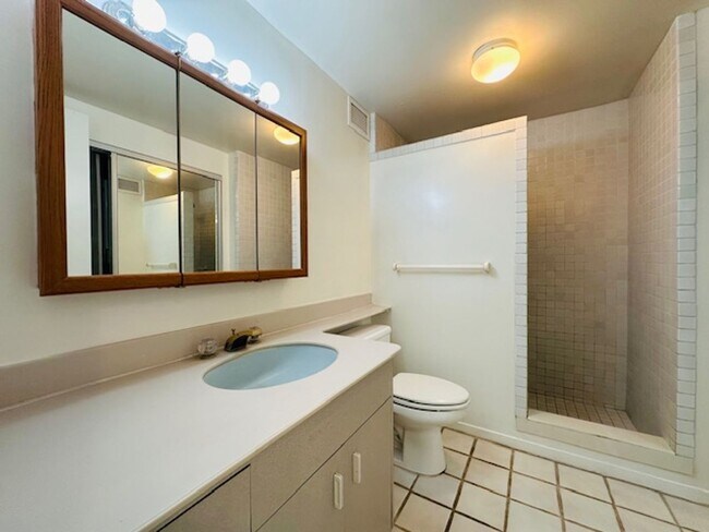 Building Photo - 2 Bedroom, 2 Bathroom, 1 Parking (1350 Ala...