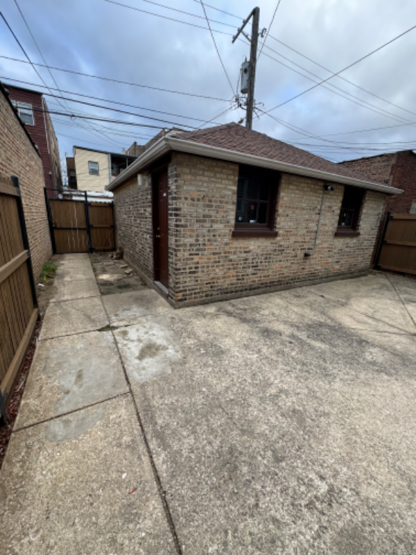 Building Photo - 7927 S Eberhart Ave