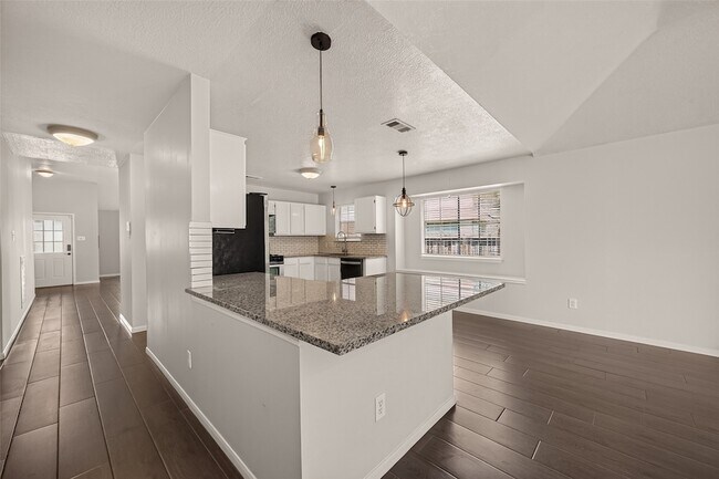 Building Photo - 22619 Old Church Ln