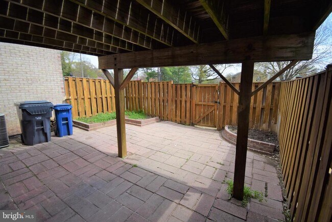 Building Photo - 8243 Cedar Landing Ct