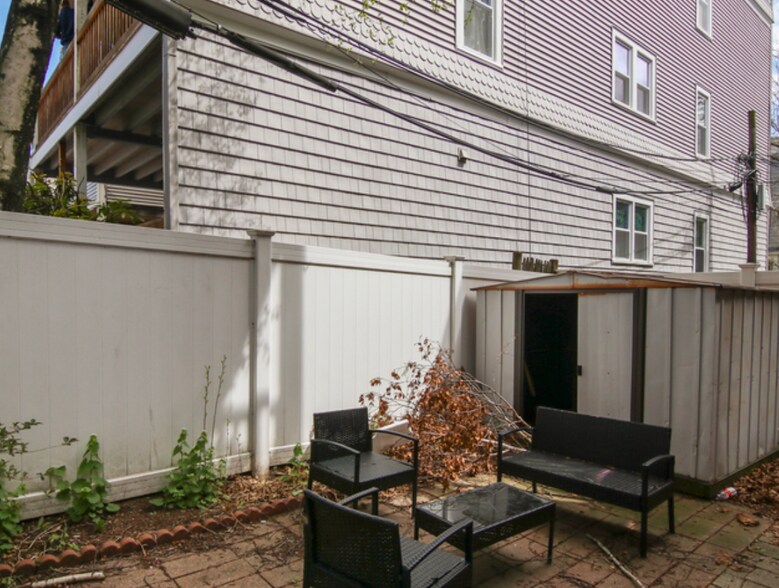 Building Photo - 164 L St