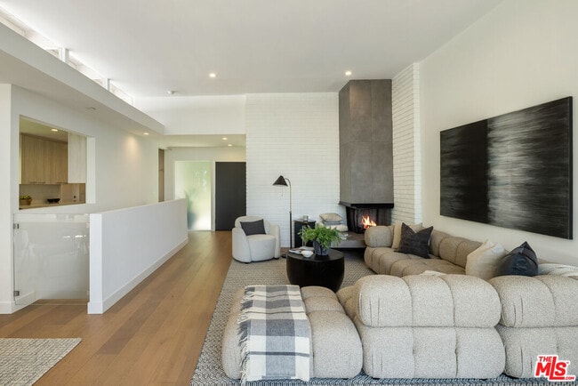 Building Photo - 3564 Multiview Dr