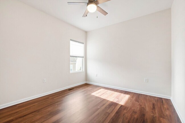 Building Photo - Charming, Well-Maintained Home in Central Morrisville!