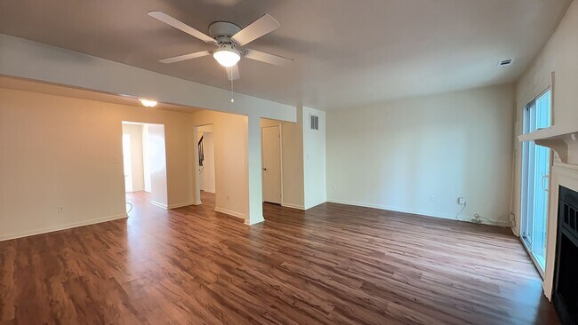 Building Photo - 424 Peregrine St