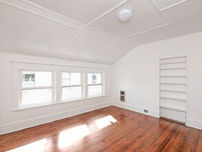 Building Photo - 5265 NE 14th Pl