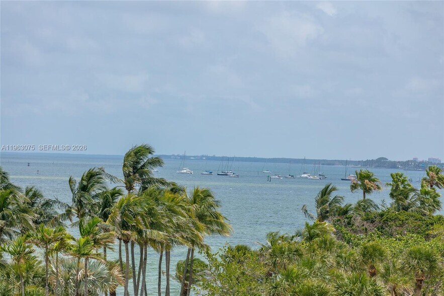 Building Photo - 3 Grove Isle Dr