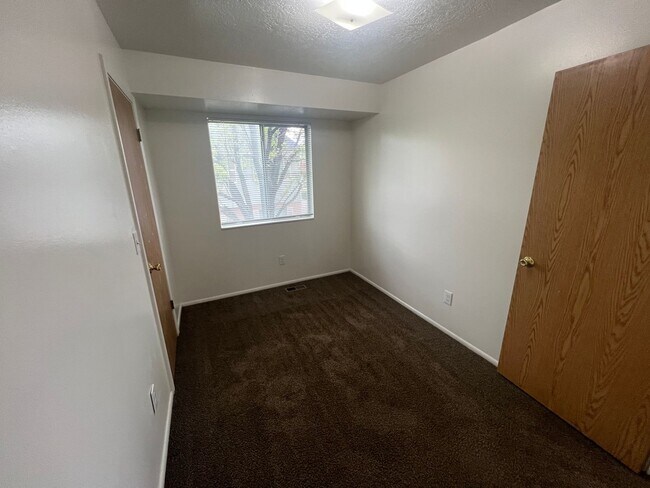 Building Photo - Cozy 3B/1 Bath Townhome in West Valley