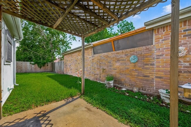Building Photo - 2818 Crest Park Dr