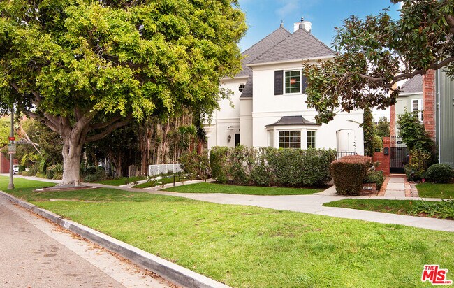 Building Photo - 422 Smithwood Dr