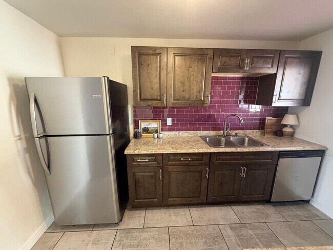 Building Photo - 1244 E Susan Ln