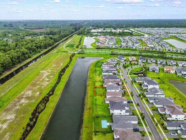 Building Photo - 15030 Wildwood Cir